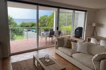 Aqua Promenade Beachfront Holiday Apartments