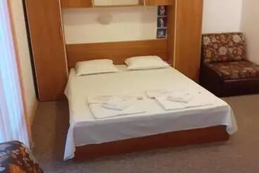 ペンション Adri Guest House