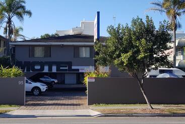 Gold Coast Airport Motel   Only 300 Meters To Airport Terminal