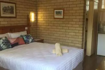 Lake Front Motel