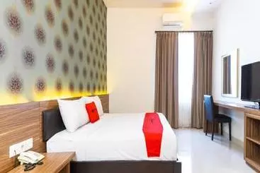 Hotel Reddoorz Plus @ Celebes Indah