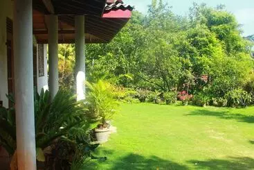 Hotel Hikkajayasri Villa Peacock