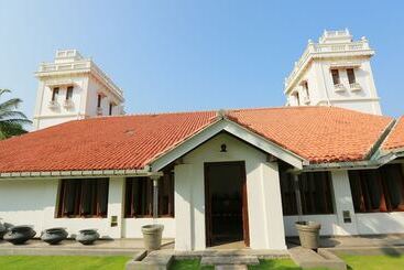 Hotel Yoho Monsoon Villa