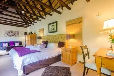 Hotelli Hawklee Country House