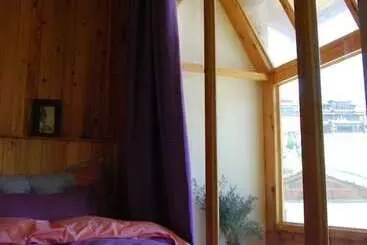 Hotel Huksum House