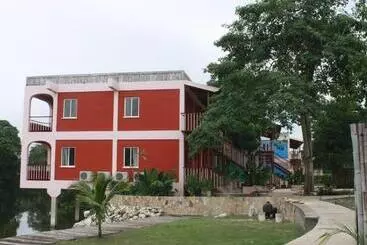 Lamanai Hotel & Marina
