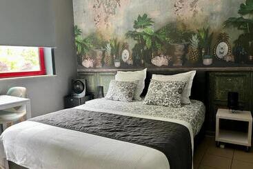 Отель Haras Des Chartreux