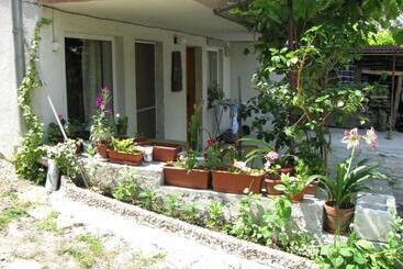 Пансион Guest House Familia