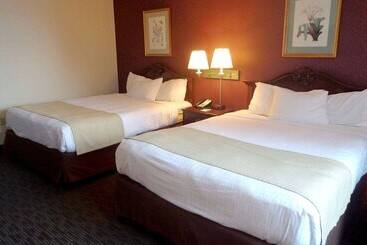 Hotel Americinn By Wyndham Marshall