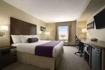 Отель Days Inn By Wyndham Regina