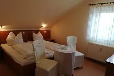 Weinbau & Pension 8zeilen