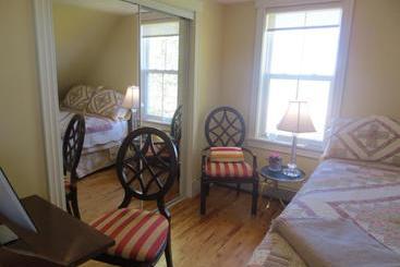 Bed and Breakfast Sunbury Cove Winery