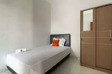 Panzió Koolkost Syariah Near Universitas Merdeka Malang   Caters To Women