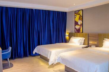 Hotel 7days Premium Yunfu Yunan Branch