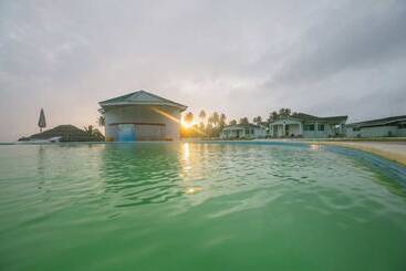 Hotel Karela Beach Resort