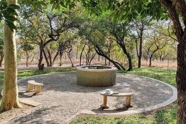 Отель Kingfisher Creek Safari Lodge