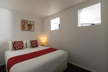 Отель Quest On The Terrace Serviced Apartments