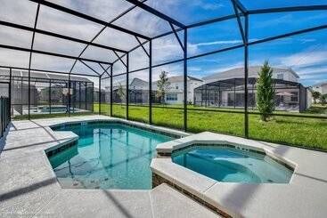 کلبه 8 Bedroom 6 Bathroom Villa