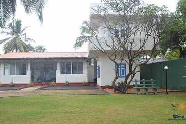 تختخواب و صبحانه Villa Whispering Shells