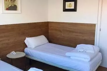 Airhostel Barcelona Airport 24h