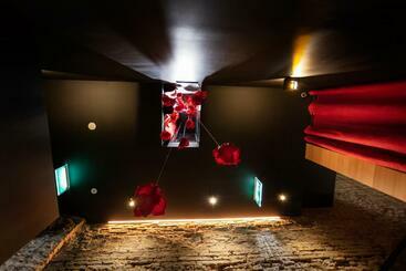 هتل Zrooms&suites Hostel Boutique