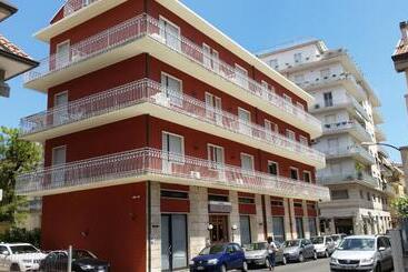 هتل آپارتمان Majestic Suite