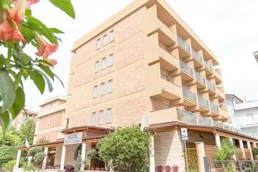 Hotel Saint Tropez   Pineto