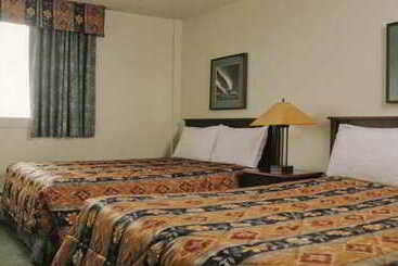 فندق Coast Fraser Tower