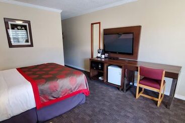 Otel Grand Forks Inn