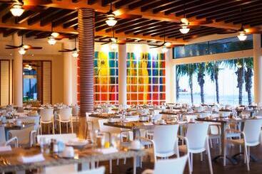 בית מלון כפרי The Reef Coco Beach