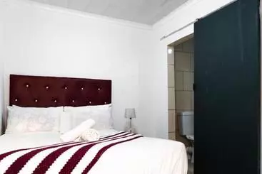 پانسیون Albrine Lodge