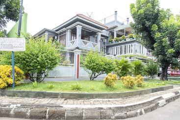 فندق Spot On 3961 Fico S Residence Syariah