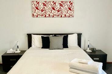 פנסיון Sevens Avenue Guest House