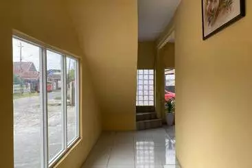 ホテル Reddoorz Near Gedung Kesenian Palopo