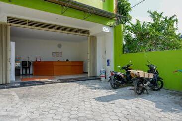 Hotel Reddoorz @ Jalan Wonosari Km.9