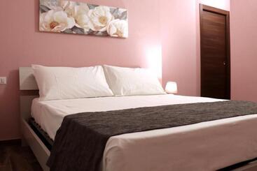 بنسيون 13 Garden Rooms