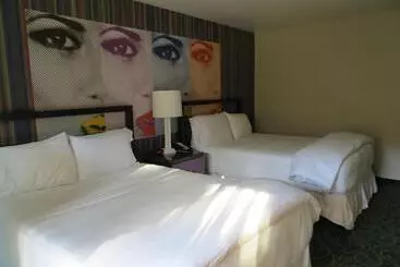 فندق 7 Springs Inn & Suites