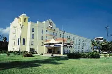 בית מלון כפרי Baymont Inn And Suites Lazaro Cardenas
