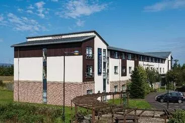 Отель Travelodge Perth Broxden Junction