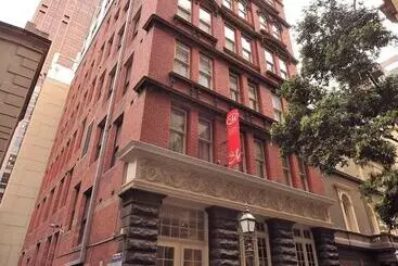 Metro Apartments On Bank Place