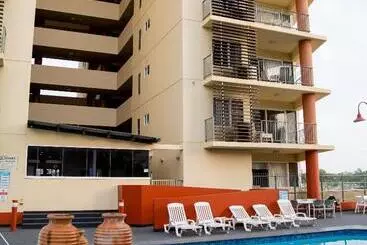 Daire Cullen Bay Resorts