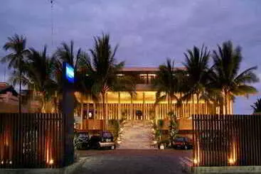 호텔 The Oasis Beach Benoa