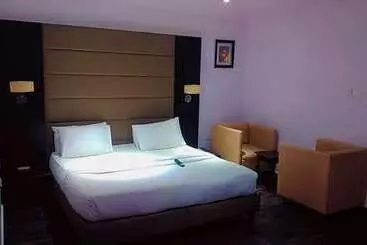 Axor Hotel &suites
