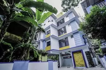 Hotel Oyo 15825 Blue Berry Apartments