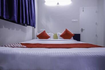 Hotel Oyo 15825 Blue Berry Apartments