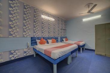 ホテル Oyo 28453 Meenu Inn