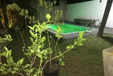 Pension  Diyon Airport Villa