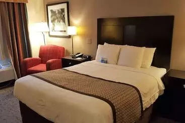 Отель Baymont By Wyndham Belleville Airport Area Free Airport Shuttle