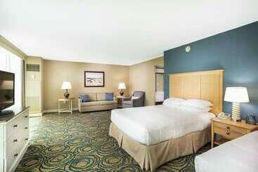 Отель Hilton Daytona Beach Oceanfront Resort