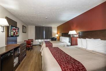 Отель Red Roof Inn & Suites Hermitage